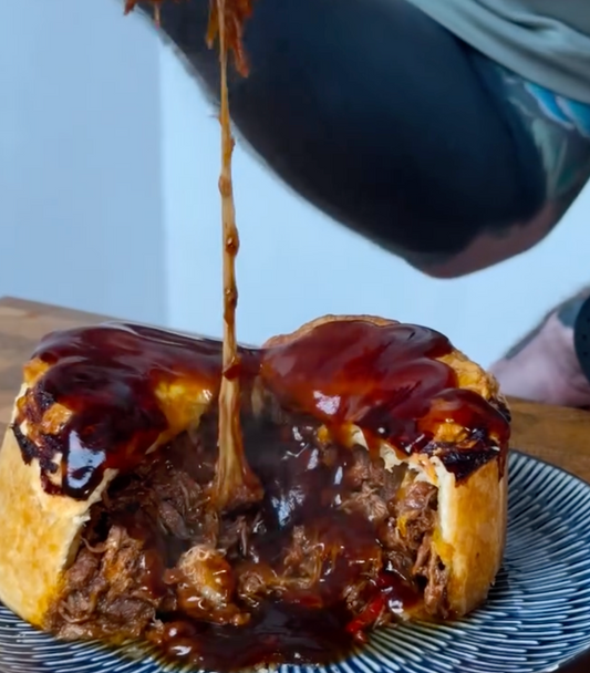 STEAK, CHILLI AND CHEESE PIE 🥧